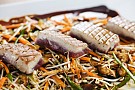 Asiatisk sallad med rostad tonfisk