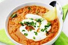 Röd linssoppa med sval citronyoghurt