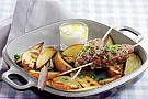 Kryddiga färsspett med honungsyoghurt