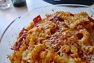 Pastagratäng med tomat, pancetta, mozzarella och parmesan