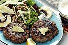 Petras tacoburgare med fruktig champinjon- och pinjenötssallad