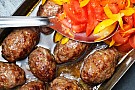 Cevapcici med paprikarelish