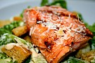 Caesarsallad med grillad lax