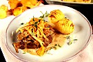 Oxfilé med svampsås och hasselbackspotatis