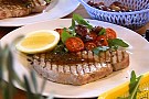 Grillad tonfisk med brynt honungs och rosmarinsmör