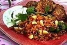Köttfärsbiffar med tomatbulgur och tzatziki