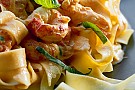 Tagliatelle med kräftstjärtar