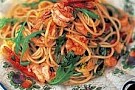 Jamie Olivers spaghetti med räkor och rucola