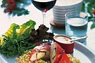Halloumi- o basilikafyllda kycklingfiléer med bulgur
