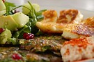 Zucchinifritters med halloumi