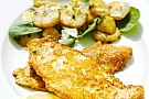 Parmesanpanerad plattfisk med örtpotatis