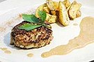 Ädelostfyllda köttfärsbiffar med citronsÃ¥s