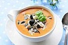 Tomatsoppa med chèvre och basilika
