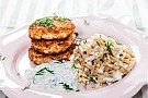 Laxbiffar med dilltzatziki och blomkålsbulgur