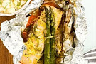 Citronlax i foliepaket med dill och grön sparris
